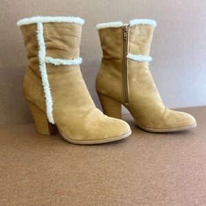 Sorel Nikkia Ladies Tan Suede Ankle Boots with Shearling Trim Size 8